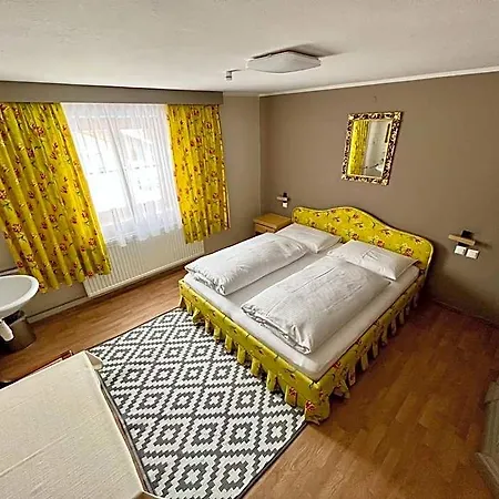 Lech Hostel Хостел